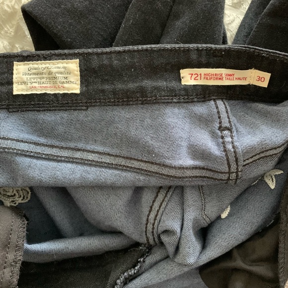 Levi’s women’s charcoal black embroidered flowers 721 high rise skinny 30 - Picture 12 of 15